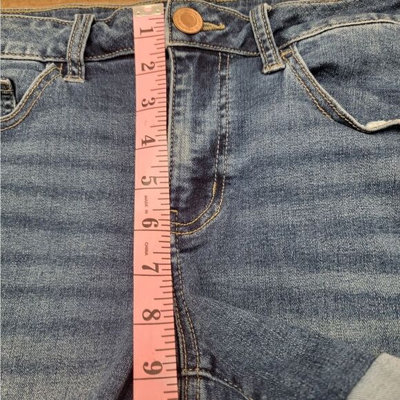 SO Jean Low Rise Midi Short Cuffed Hem Mid Wash Denim Y2K 5 Pockets Size 13/31W - Picture 3 of 5